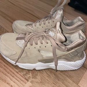 Nike huarache women’s size 9
